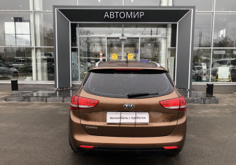 Подержанный автомобиль Kia Ceed Wagon 2016 года (6 фото)