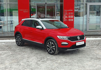 Подержанный автомобиль Volkswagen T-Roc 2020 года (3 фото)