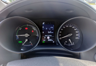 Подержанный автомобиль Toyota C-HR 2021 года (13 фото)