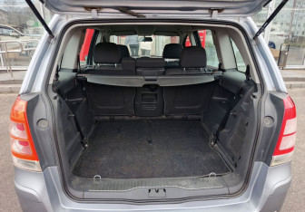 Подержанный автомобиль Opel Zafira Compactvan 2008 года (12 фото)