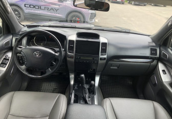 Подержанный автомобиль Toyota Land Cruiser Prado 2008 года (10 фото)