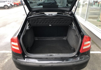 Подержанный автомобиль Skoda Octavia Liftback 2007 года (9 фото)