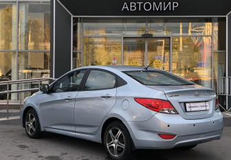 Подержанный автомобиль Hyundai Solaris Sedan 2012 года (7 фото)