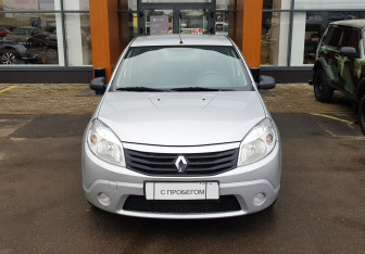 Подержанный автомобиль Renault Sandero 2013 года (2 фото)