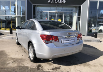 Подержанный автомобиль Chevrolet Cruze Sedan 2011 года (7 фото)