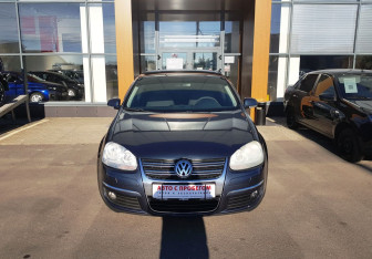 Подержанный автомобиль Volkswagen Jetta Sedan 2010 года (2 фото)