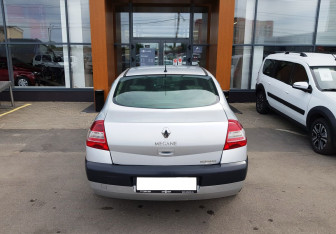 Подержанный автомобиль Renault Megane Sedan 2007 года (6 фото)