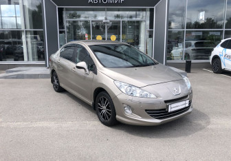 Подержанный автомобиль Peugeot 408 2013 года (3 фото)