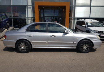 Подержанный автомобиль Hyundai Sonata 2006 года (4 фото)