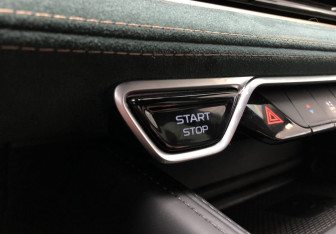 Подержанный автомобиль Geely Monjaro 2023 года (18 фото)