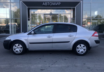 Подержанный автомобиль Renault Megane Sedan 2006 года (8 фото)