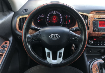 Подержанный автомобиль Kia Sportage 2011 года (13 фото)