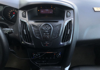 Подержанный автомобиль Ford Focus Hatchback 2012 года (12 фото)