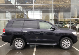 Подержанный автомобиль Toyota Land Cruiser Suv 2020 года (4 фото)