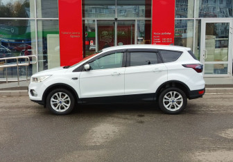 Подержанный автомобиль Ford Kuga 2017 года (8 фото)