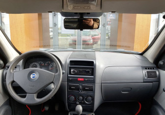 Подержанный автомобиль Fiat Albea 2007 года (11 фото)