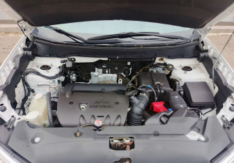 Подержанный автомобиль Mitsubishi ASX 2014 года (11 фото)