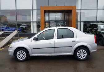 Подержанный автомобиль Renault Logan Sedan 2013 года (8 фото)