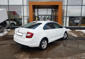Подержанный автомобиль Skoda Rapid Liftback 2017 года (5 фото)