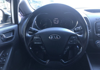 Подержанный автомобиль Kia Cerato Sedan 2017 года (12 фото)