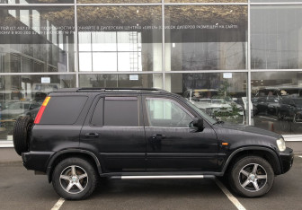 Подержанный автомобиль Honda CR-V 2000 года (4 фото)