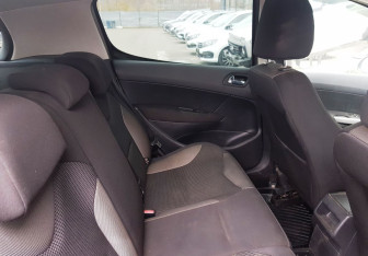 Подержанный автомобиль Peugeot 308 Hatchback 2010 года (10 фото)