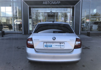 Подержанный автомобиль Skoda Rapid Liftback 2019 года (6 фото)