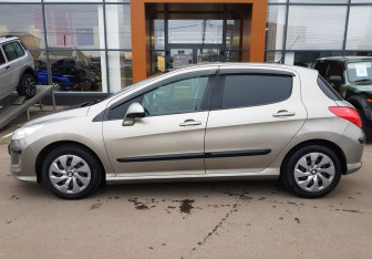 Подержанный автомобиль Peugeot 308 Hatchback 2010 года (8 фото)