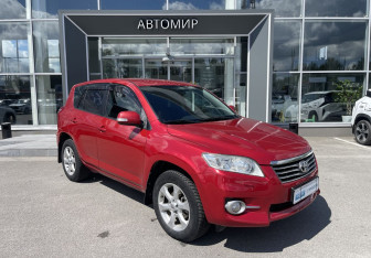 Подержанный автомобиль Toyota RAV4 2010 года (3 фото)