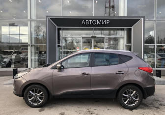 Подержанный автомобиль Hyundai ix35 2014 года (8 фото)