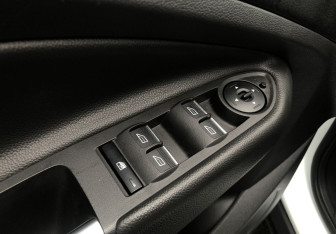 Подержанный автомобиль Ford Kuga 2017 года (13 фото)