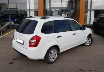 Подержанный автомобиль LADA (ВАЗ) Granta Wagon 2021 года (5 фото)