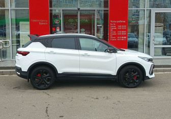 Подержанный автомобиль Geely Coolray 2024 года (4 фото)