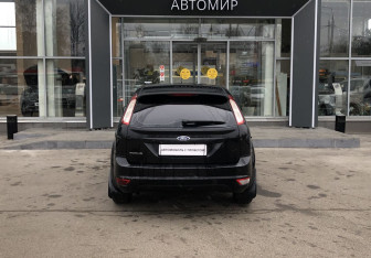 Подержанный автомобиль Ford Focus Hatchback 2010 года (6 фото)
