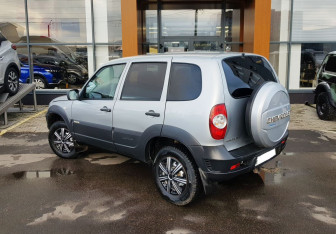 Подержанный автомобиль Chevrolet Niva 2017 года (7 фото)