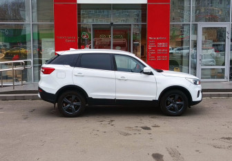 Подержанный автомобиль Lifan X70 2018 года (4 фото)