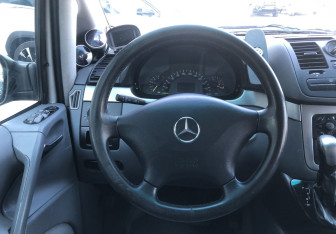 Подержанный автомобиль Mercedes-Benz Viano 2004 года (13 фото)
