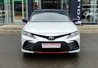Подержанный автомобиль Toyota Camry Sedan 2021 года (2 фото)
