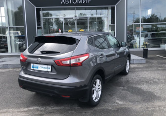 Подержанный автомобиль Nissan Qashqai 2014 года (5 фото)