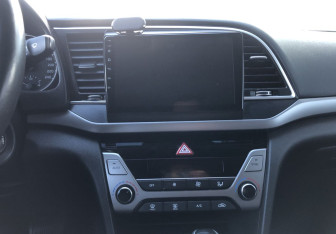 Подержанный автомобиль Hyundai Elantra Sedan 2018 года (14 фото)