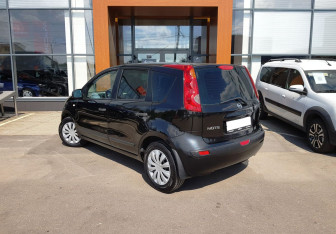 Подержанный автомобиль Nissan Note 2007 года (7 фото)