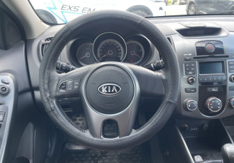 Подержанный автомобиль Kia Cerato Sedan 2011 года (12 фото)