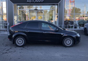 Подержанный автомобиль Ford Focus Hatchback 2008 года (4 фото)