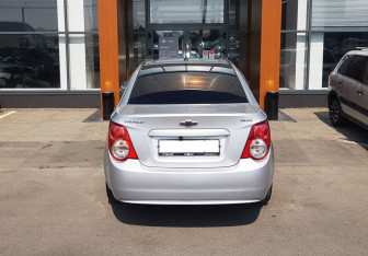 Подержанный автомобиль Chevrolet Aveo Sedan 2014 года (6 фото)