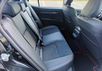 Подержанный автомобиль Toyota Camry Sedan 2024 года (16 фото)