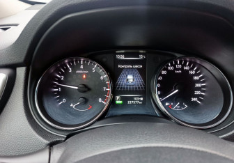 Подержанный автомобиль Nissan X-Trail 2017 года (13 фото)