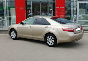 Подержанный автомобиль Toyota Camry Sedan 2007 года (7 фото)