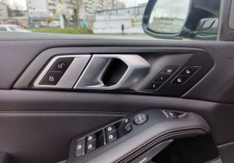 Подержанный автомобиль BMW X5 2020 года (18 фото)