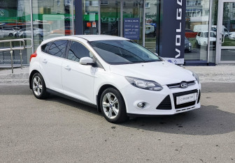Подержанный автомобиль Ford Focus Hatchback 2012 года (3 фото)
