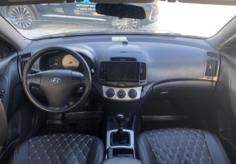 Подержанный автомобиль Hyundai Elantra Sedan 2006 года (10 фото)